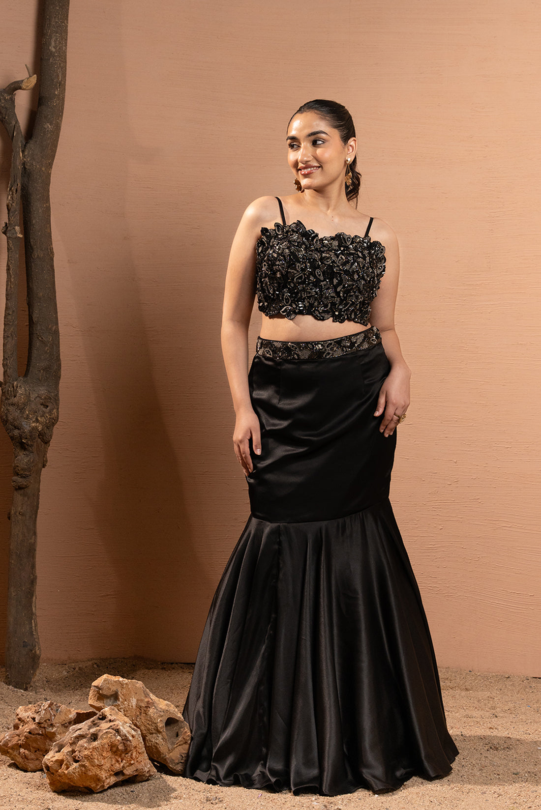 BLACK HAND EMBROIDERED FISHCUT SKIRT SET
